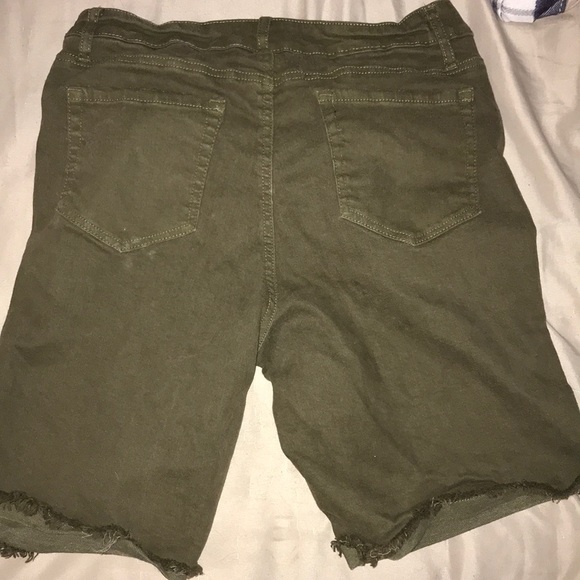 Shorts - Picture 3 of 3